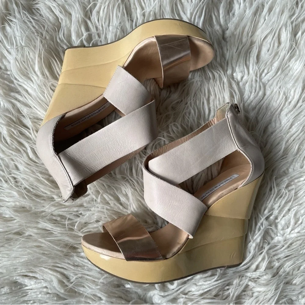 Diane von Furstenberg DVF Rose Gold Pumice Beige Leather Strappy Opal Wedges 8